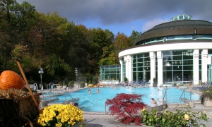 Großes Außenbecken Thermebereich