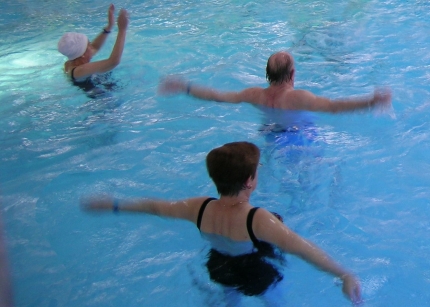 Therapie im Klang- und Bewegungsbecken des Thermalbadebereichs Therapie im Klang- und Bewegungsbecken des Thermalbadebereichs