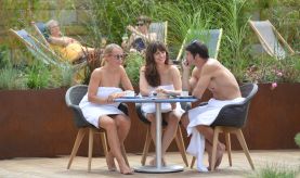 Terasse der Saunagastronomie im Saunagarten Terasse der Saunagastronomie im Saunagarten