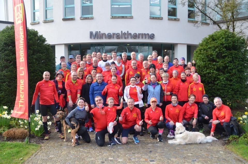 Jogger des Lauftreffs beim Start vor der Mineraltherme Böblingen Jogger des Lauftreffs beim Start vor der Mineraltherme Böblingen